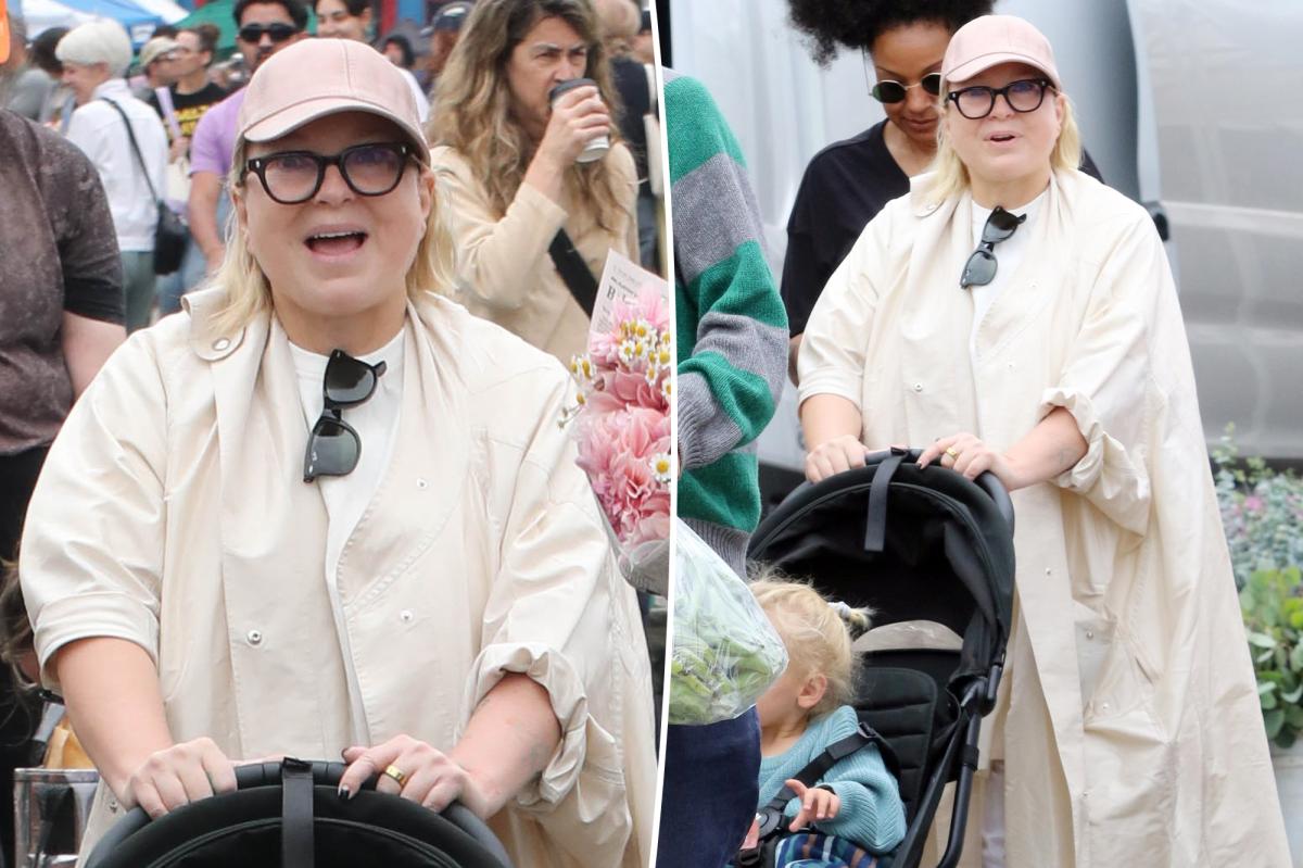 Sia Unveiled: What Was She Hiding in Plain Sight at the Farmer's Market?