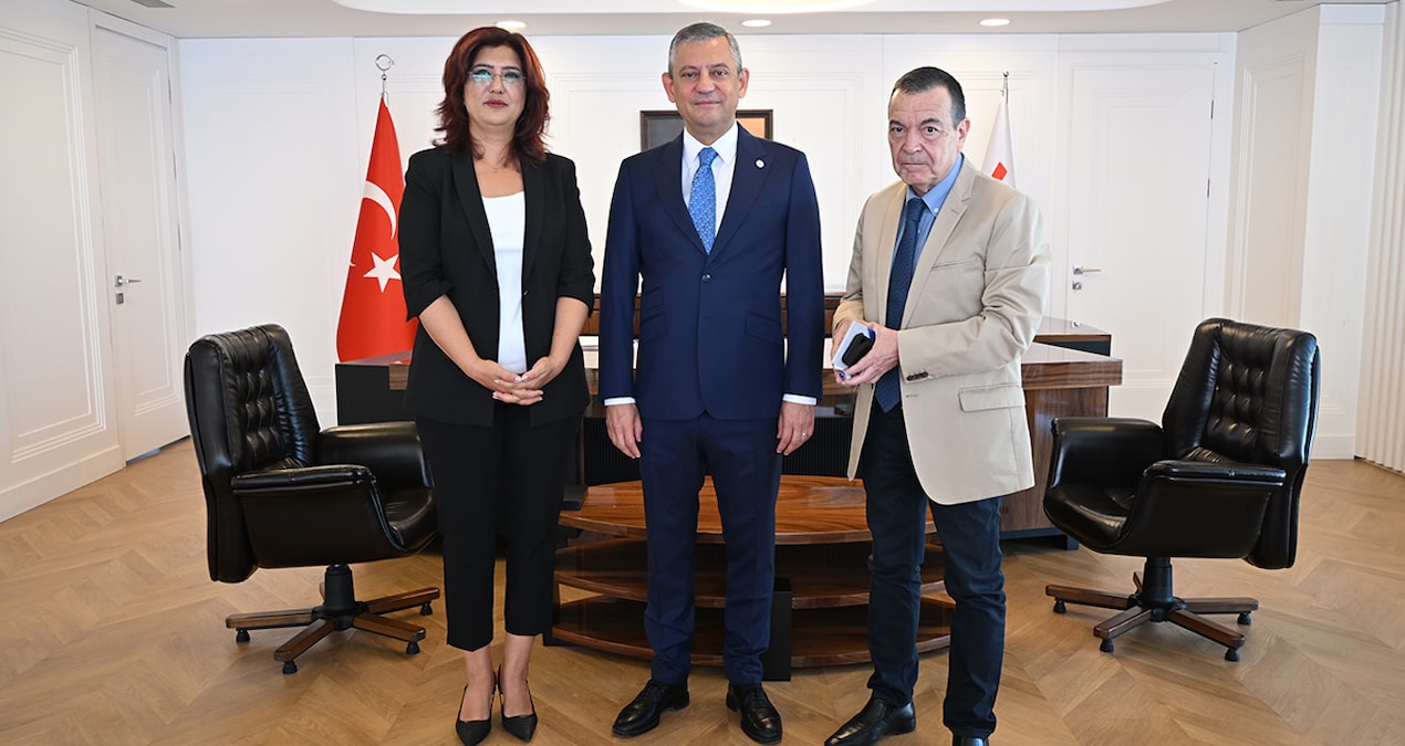 Özgür Özel'den Ekonomi Üzerine Çarpıcı Titanik Benzetmesi