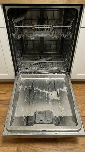 Kitchen Items You Shouldn't Put in the Dishwasher