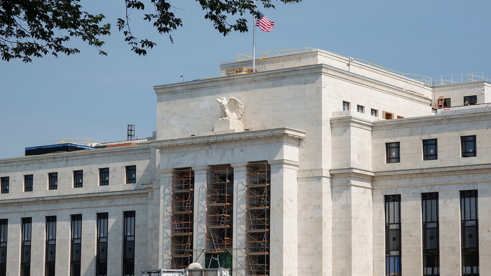 Fed Faces Tough Choices as Iran Conflict Fuels Inflation Surge