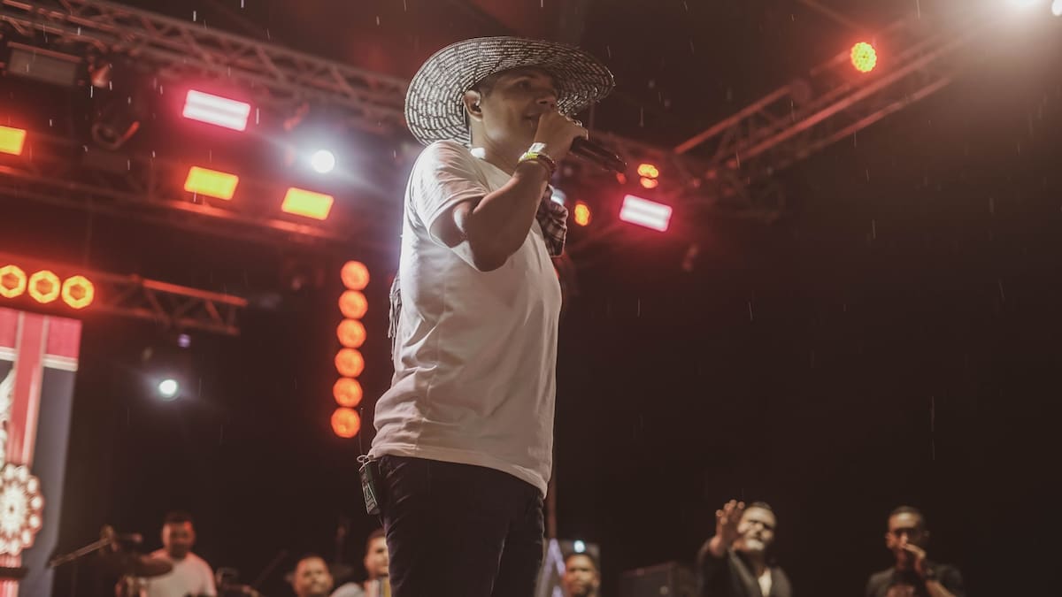 Kbeto Zuleta pierde una pierna y sigue en UCI tras accidente de su grupo musical