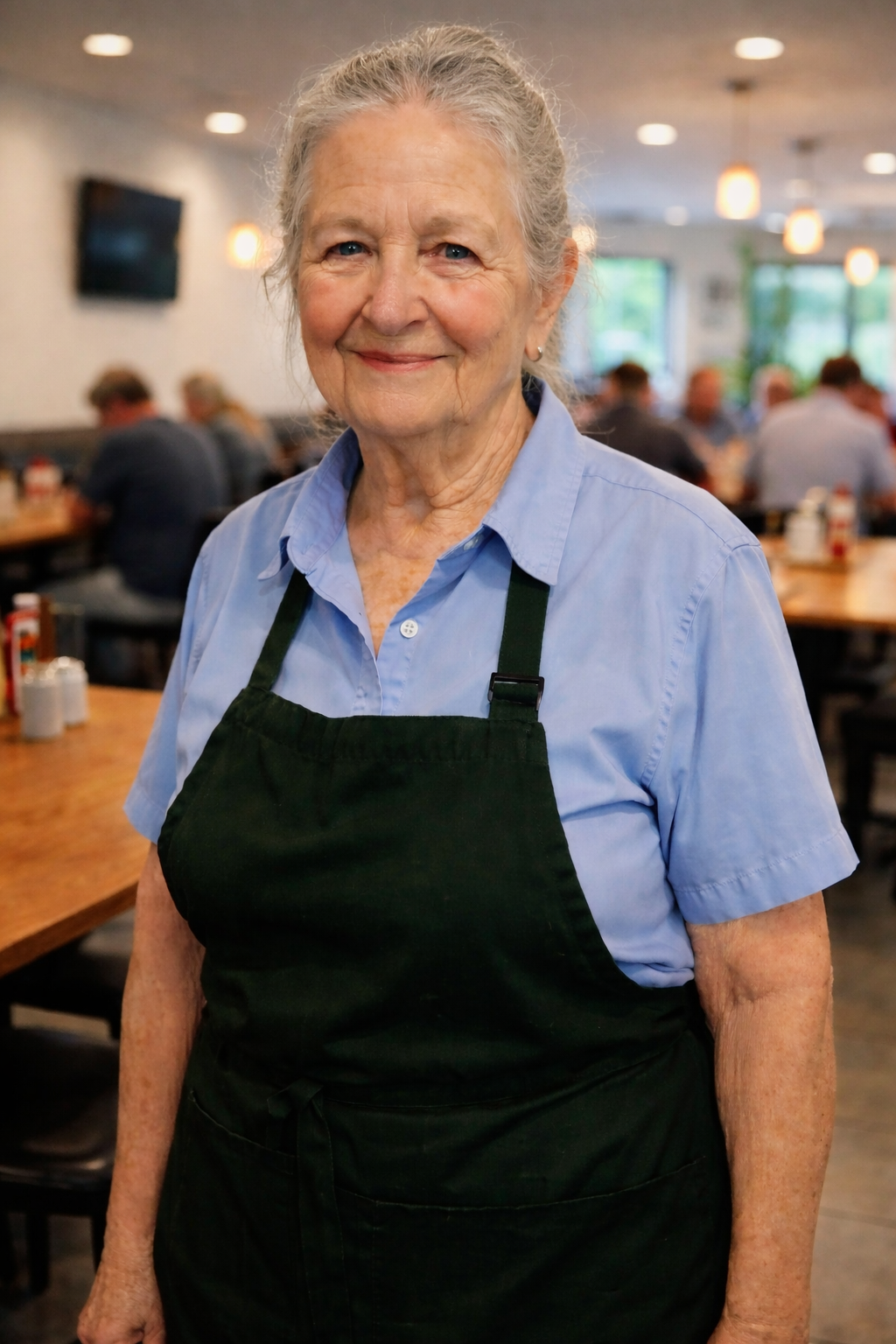 72-year-old waitress stands up to customer who called her 'rude'