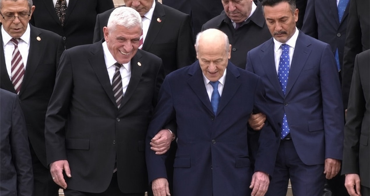 Müsavat Dervişoğlu: Siyasette İnsani İlişkiler Tartışma Konusu Olabiliyor