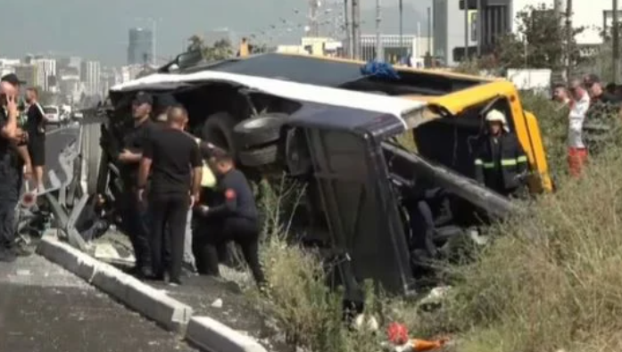 Tragic Crash on Tirana-Durrës Highway Leaves Two Dead, Many Injured