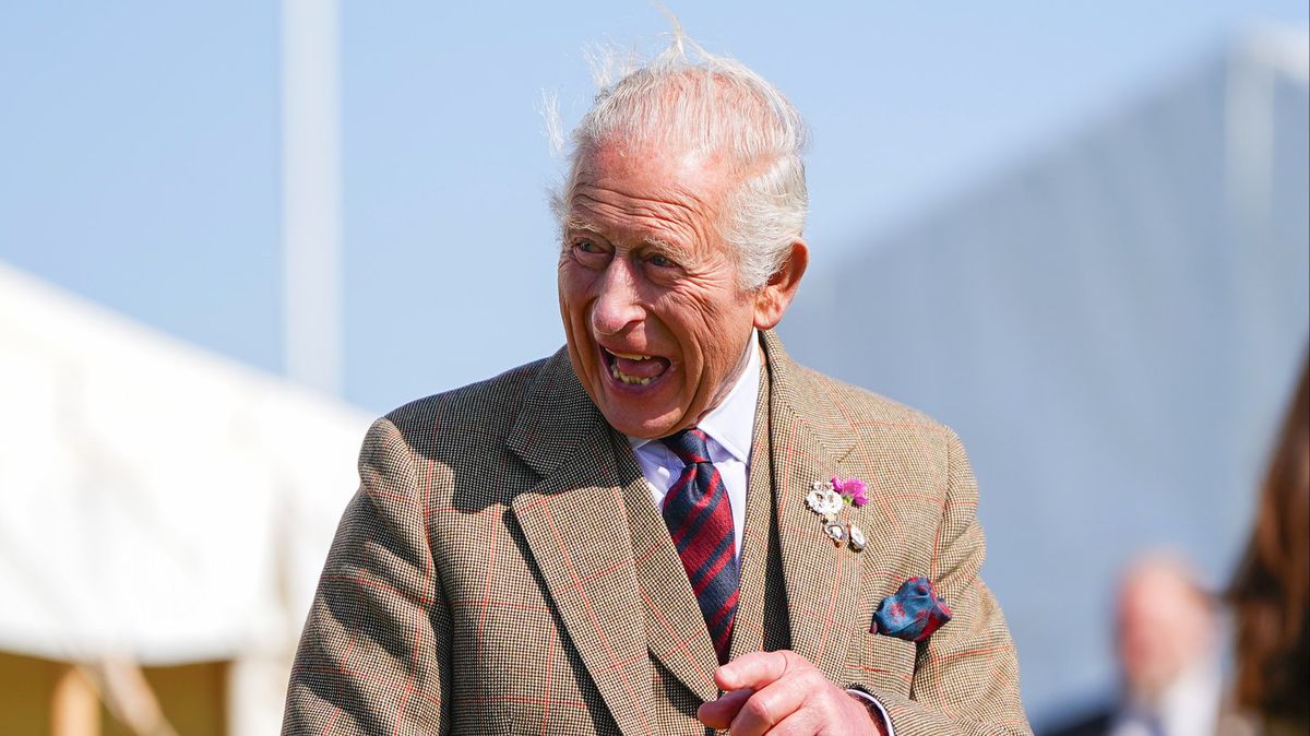 100 Surnames Linked to Royal Lineages in a Historic Genealogy Book