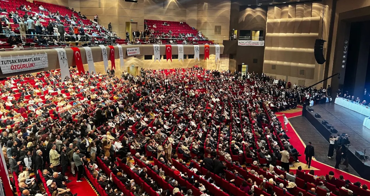 AKP Destekli Adaylar Baro Seçimlerinde Kaybetti: Toplumda Değişim Beklentisi Güçleniyor